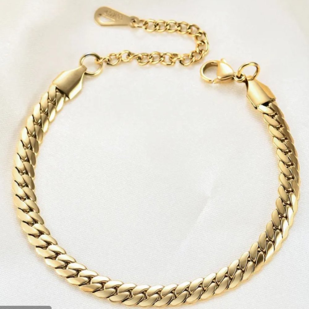 Gold woven bracelet